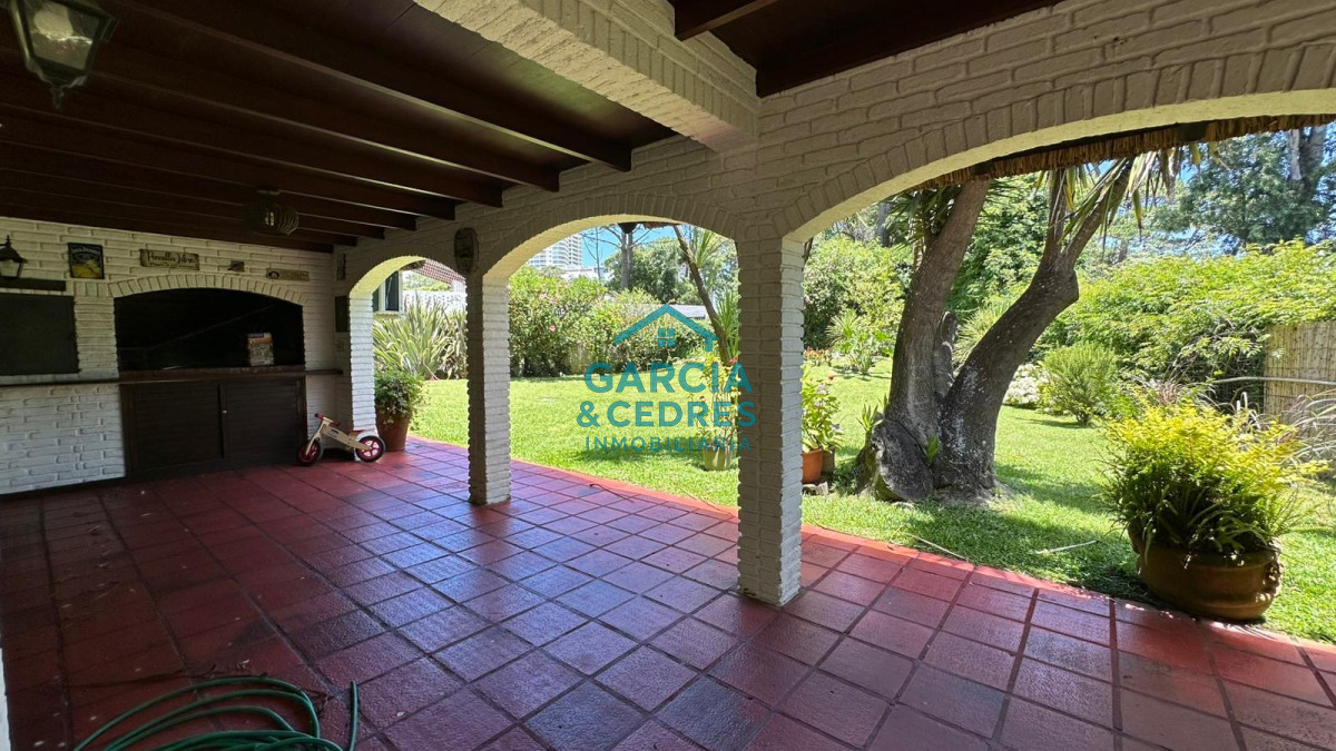 Casa ID.33 - Vendo Excepcional Chalet de 4 Dorm y 4 baños en San Rafael Zona del Hotel Cipriani muy valorada 