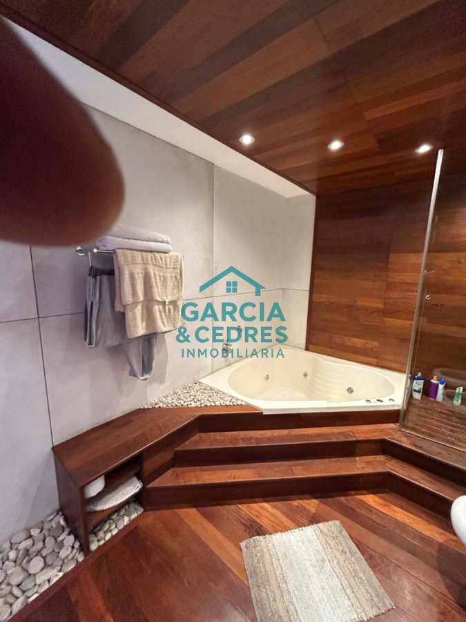 Casa ID.216 - VENDO CASA EN NUEVO CANTEGRIL 5 DORMITORIOS Y 5 BAÑOS EXCLENTE CONSTRUCCION