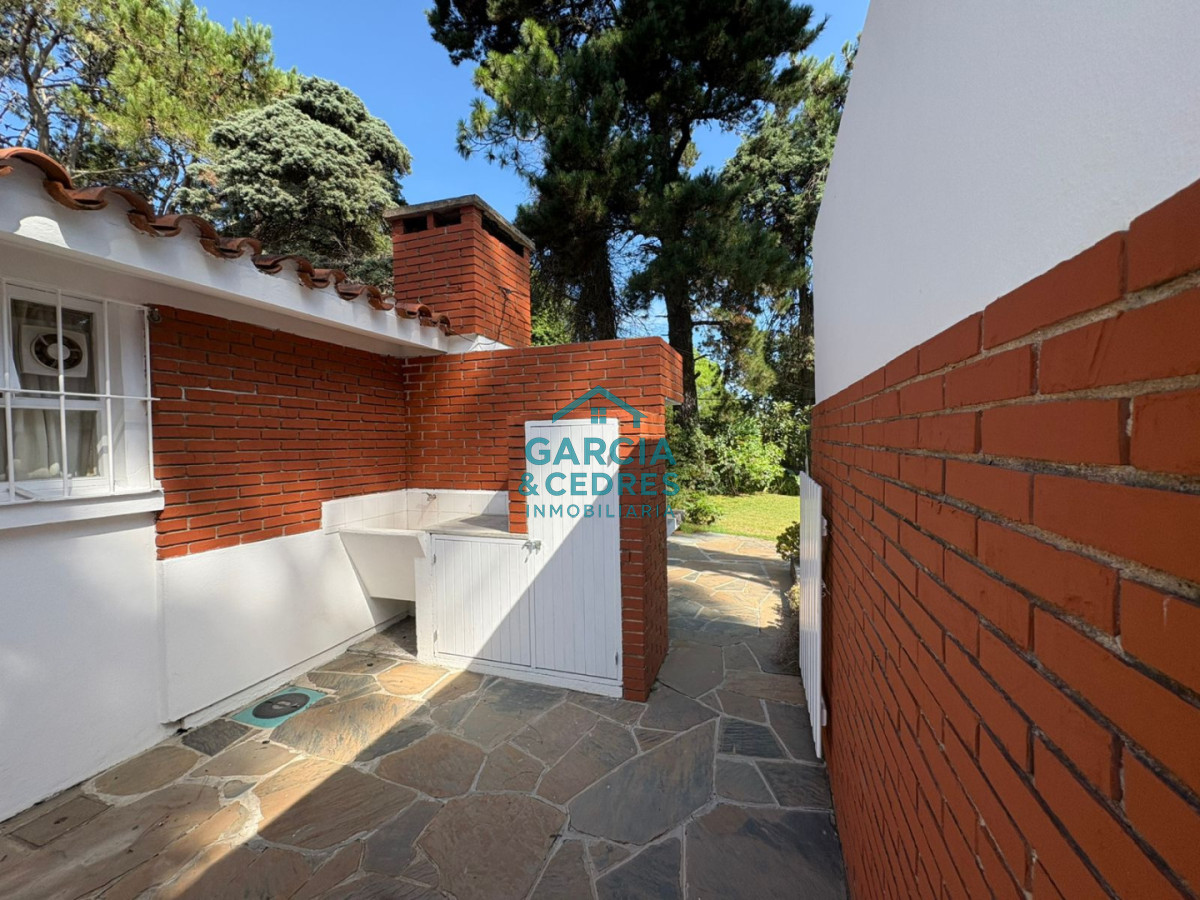Casa ID.1202 - Alquiler de Casa de 3 dorm + 3 baños . Excelente Ubicación 