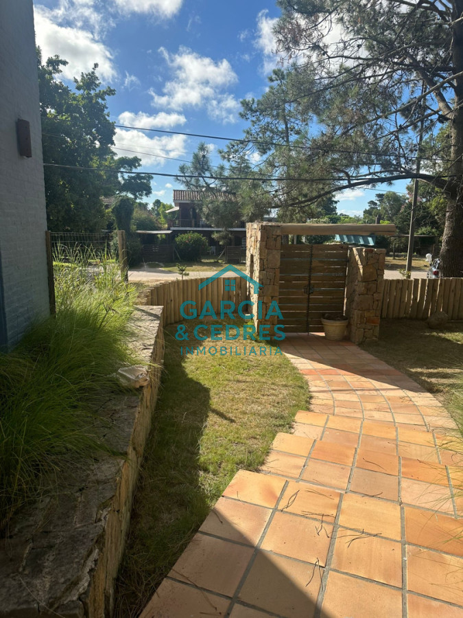 Casa ID.216 - VENDO CASA EN NUEVO CANTEGRIL 5 DORMITORIOS Y 5 BAÑOS EXCLENTE CONSTRUCCION