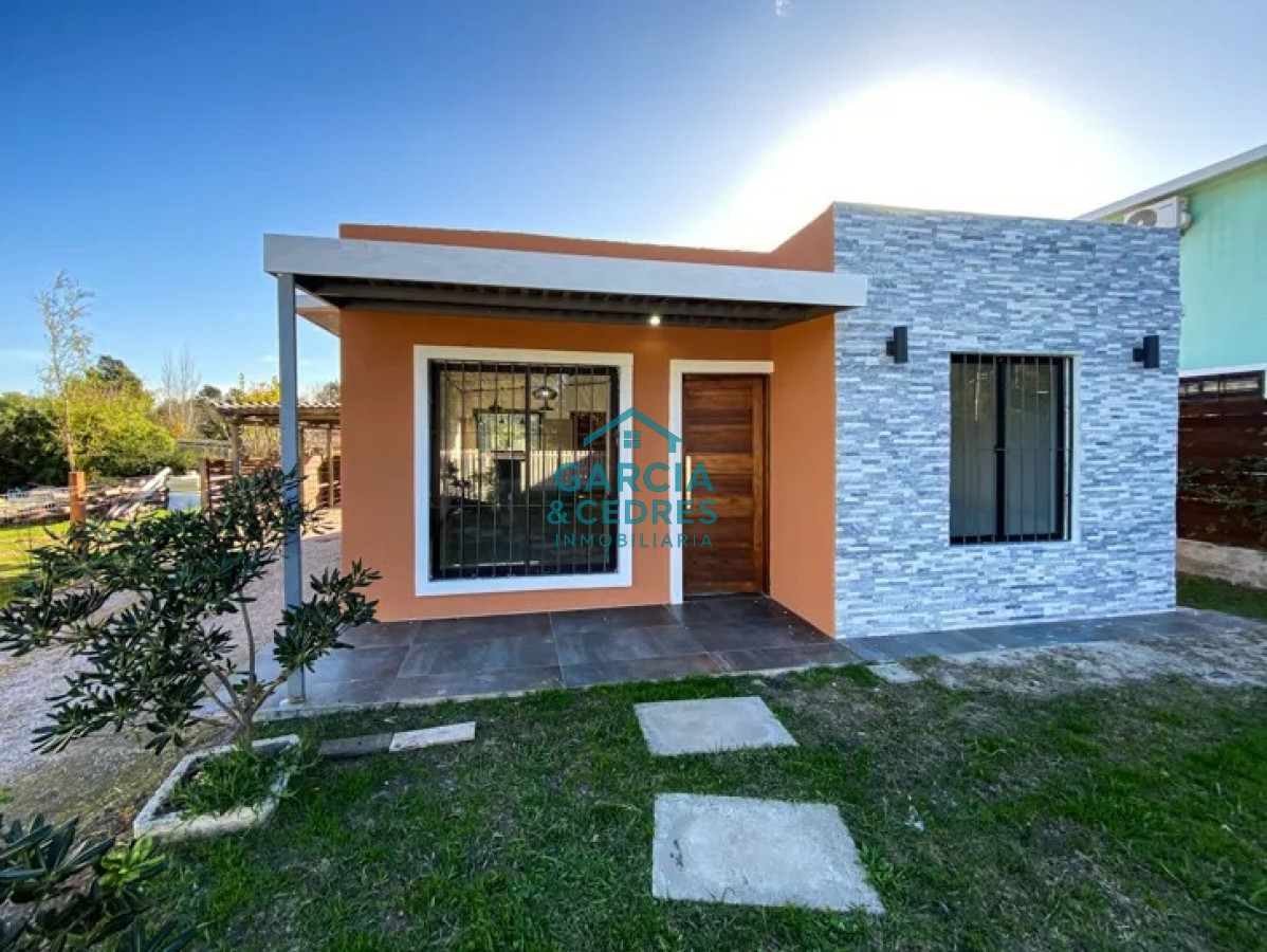 Casa ID.38 - Oportunidad en Las Flores a solo 200 mts de la playa . Casa A estrenar con piscina de 2 dormitorios y un baño 