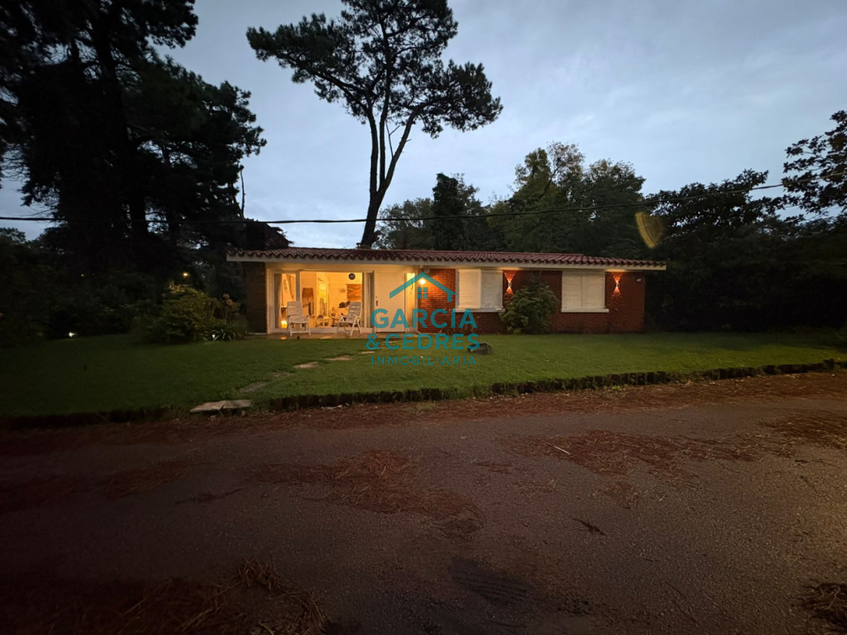 Casa ID.1202 - Alquiler de Casa de 3 dorm + 3 baños . Excelente Ubicación 