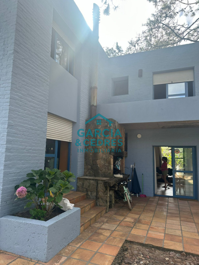 Casa ID.216 - VENDO CASA EN NUEVO CANTEGRIL 5 DORMITORIOS Y 5 BAÑOS EXCLENTE CONSTRUCCION