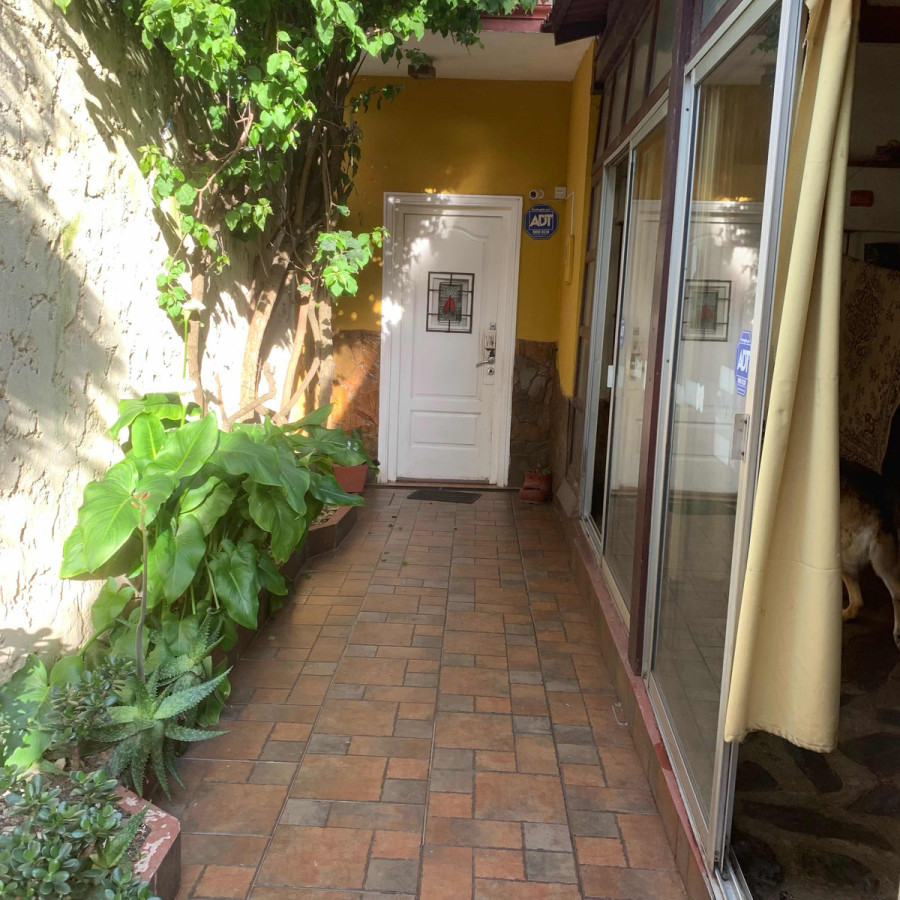 Casa ID.252 - Venta De Cómoda Casa Con Garaje,en Una Planta. En Buceo. Varias Lineas De Bus Cerca.