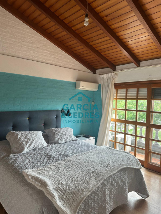 Casa ID.115 - EXCELENTE OPORTUNIDAD CASA DE 4 DORMITORIOS Y 4 BAÑOS , BARBACOA CERRADA Y MUCHO MAS EN BARRIO BIARRITZ 