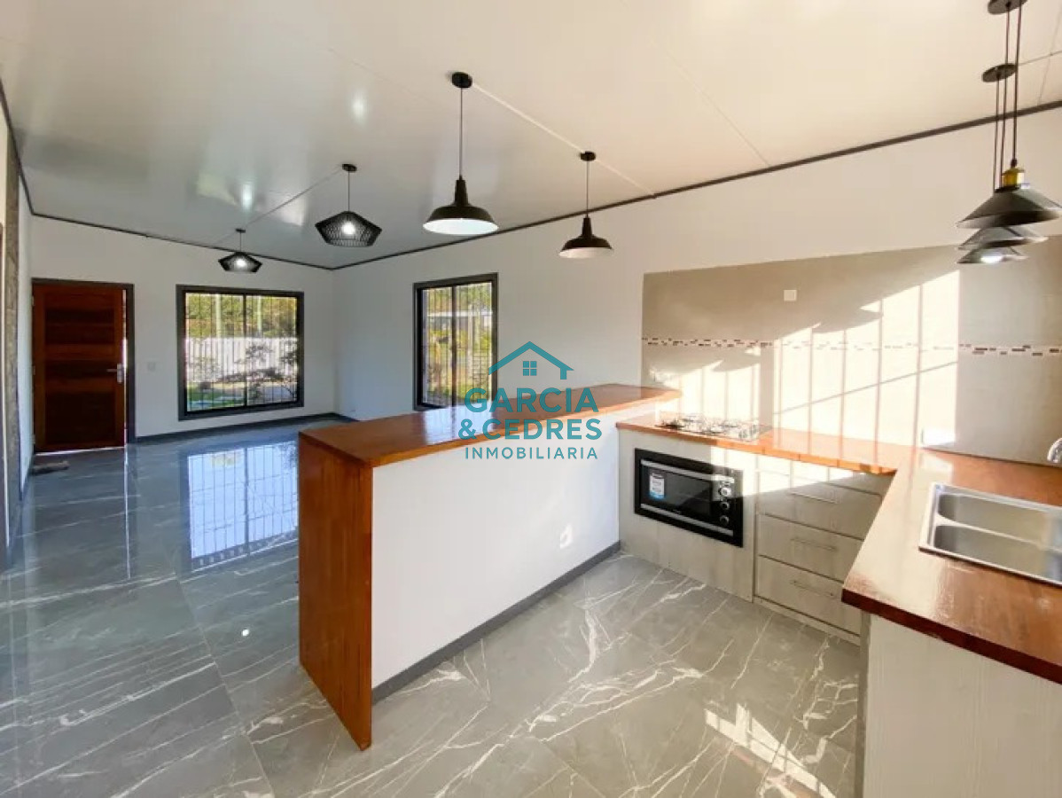 Casa ID.38 - Oportunidad en Las Flores a solo 200 mts de la playa . Casa A estrenar con piscina de 2 dormitorios y un baño 