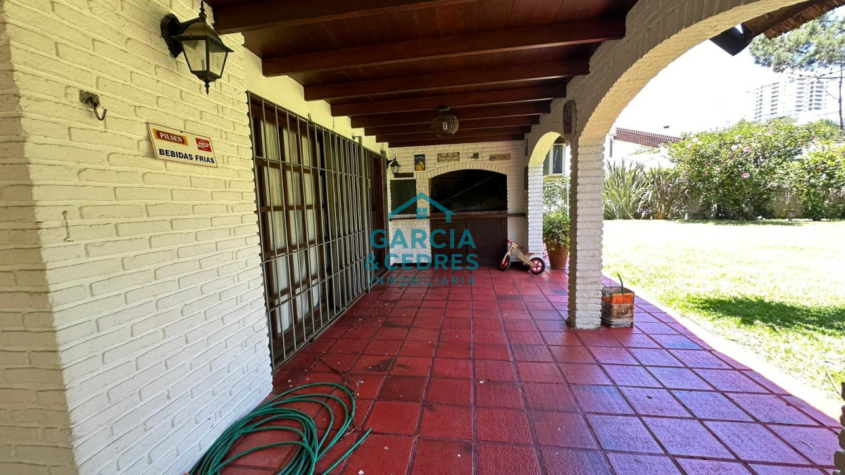 Casa ID.33 - Vendo Excepcional Chalet de 4 Dorm y 4 baños en San Rafael Zona del Hotel Cipriani muy valorada 