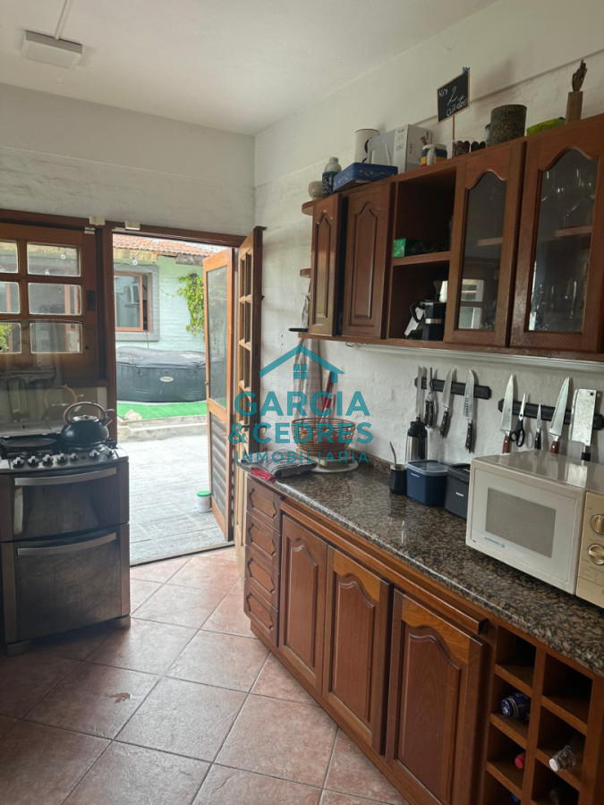 Casa ID.115 - EXCELENTE OPORTUNIDAD CASA DE 4 DORMITORIOS Y 4 BAÑOS , BARBACOA CERRADA Y MUCHO MAS EN BARRIO BIARRITZ 