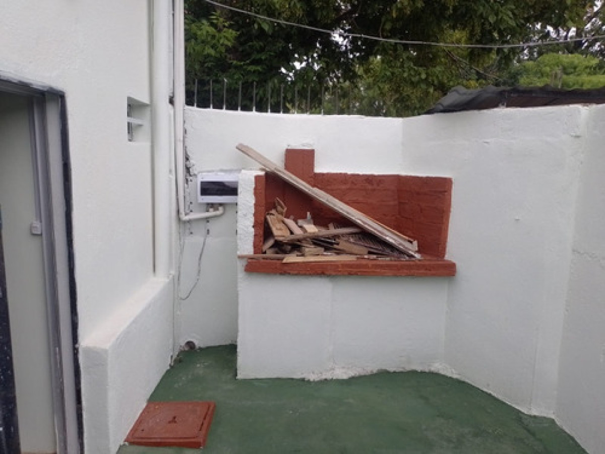 Casa ID.448 - Se Alquila Casa De 2 Dormitorios Con Patio en Flor de Maroñas