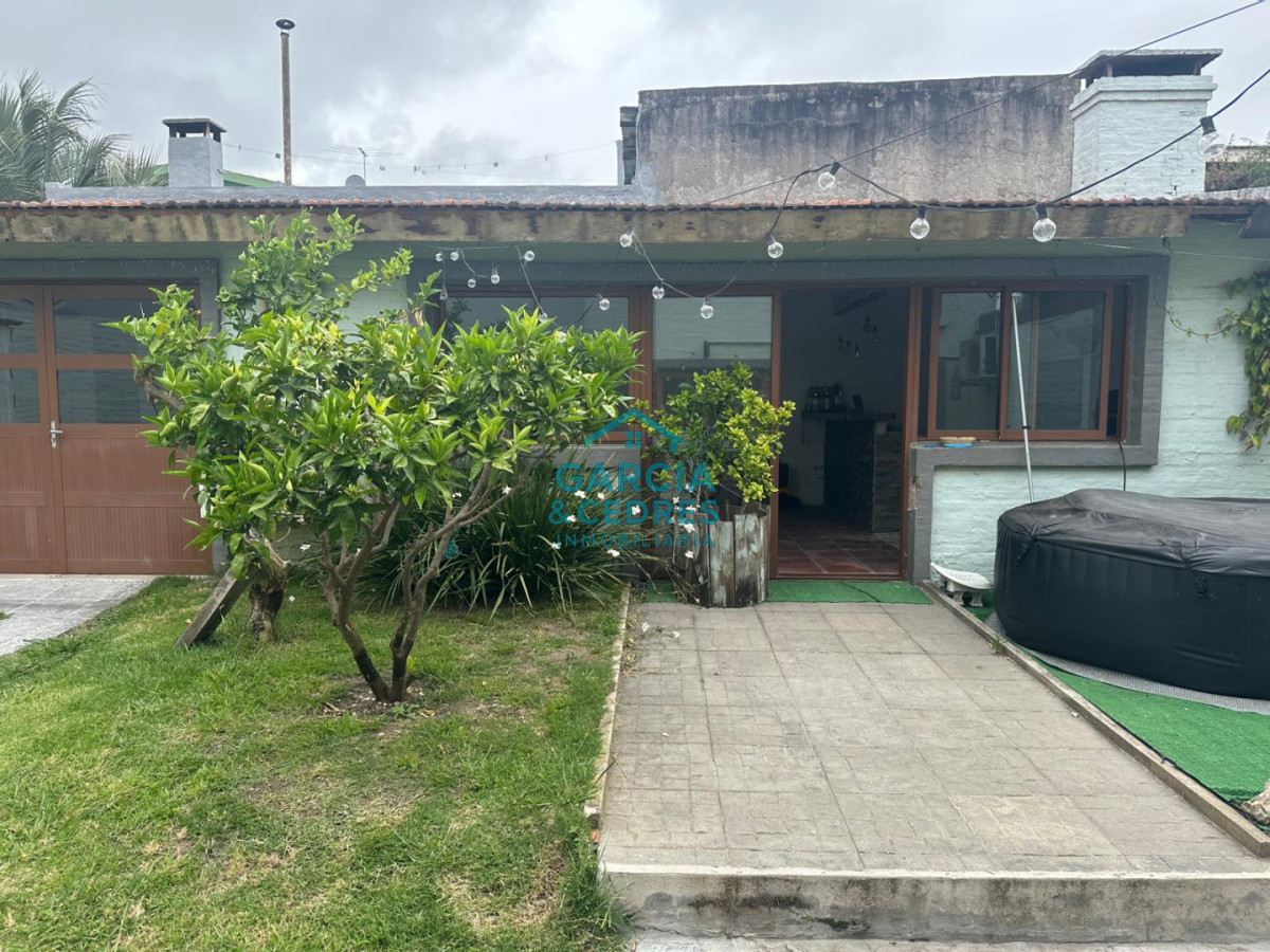 Casa ID.115 - EXCELENTE OPORTUNIDAD CASA DE 4 DORMITORIOS Y 4 BAÑOS , BARBACOA CERRADA Y MUCHO MAS EN BARRIO BIARRITZ 