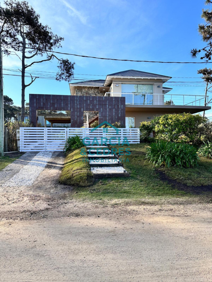 Casa ID.223 - EXCEPCIONAL CASA EN MONTOYA ESTILO CONTEMPORANEO A ESCASOS METROS DEL MAR 