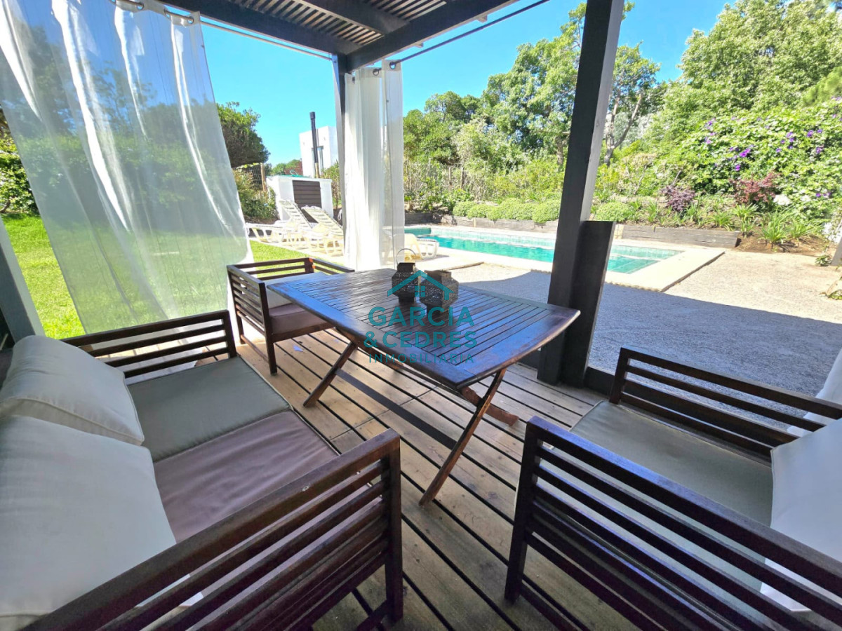 Casa ID.1391 - Alquilo Casa en Rincon del Indio  . Cuatro dormitorios y 4 baños 