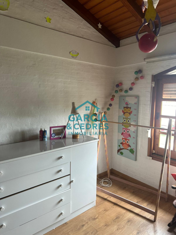 Casa ID.115 - EXCELENTE OPORTUNIDAD CASA DE 4 DORMITORIOS Y 4 BAÑOS , BARBACOA CERRADA Y MUCHO MAS EN BARRIO BIARRITZ 