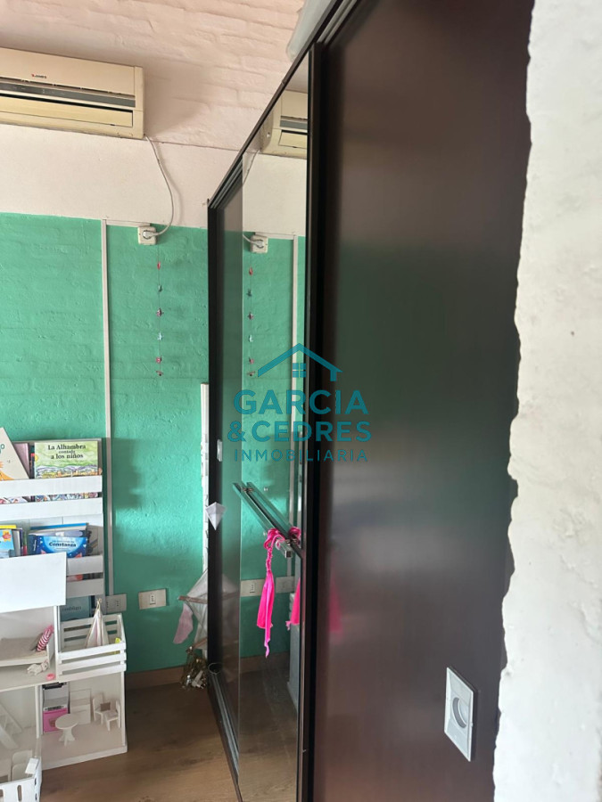 Casa ID.115 - EXCELENTE OPORTUNIDAD CASA DE 4 DORMITORIOS Y 4 BAÑOS , BARBACOA CERRADA Y MUCHO MAS EN BARRIO BIARRITZ 