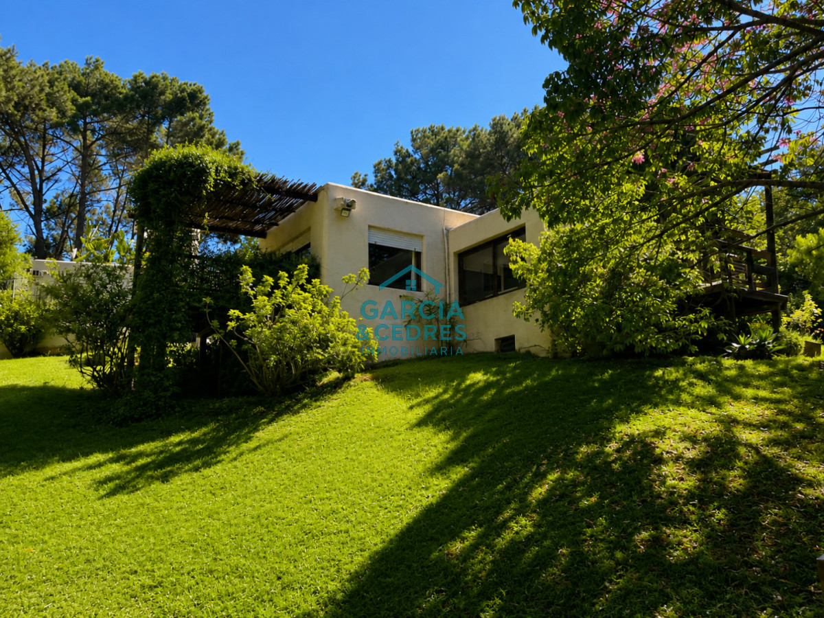 Casa ID.1055 -  ALQUILER ANUAL | CASA FRENTE A LAGUNA DEL SAUCE - CLUB DEL LAGO