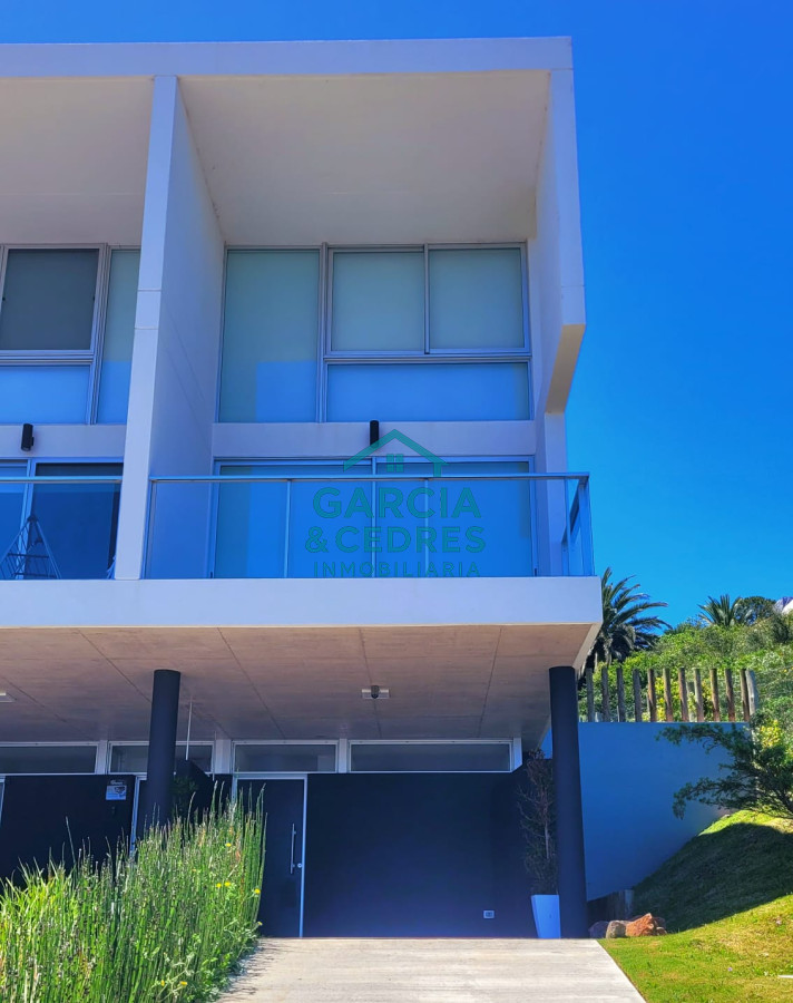 Casa ID.109 - EXCEPCIONAL CASA EN CERRO SAN ANTONIO 3 DORM Y 3 BAÑOS CON VISTAS AL MAR INIGUALABLES 