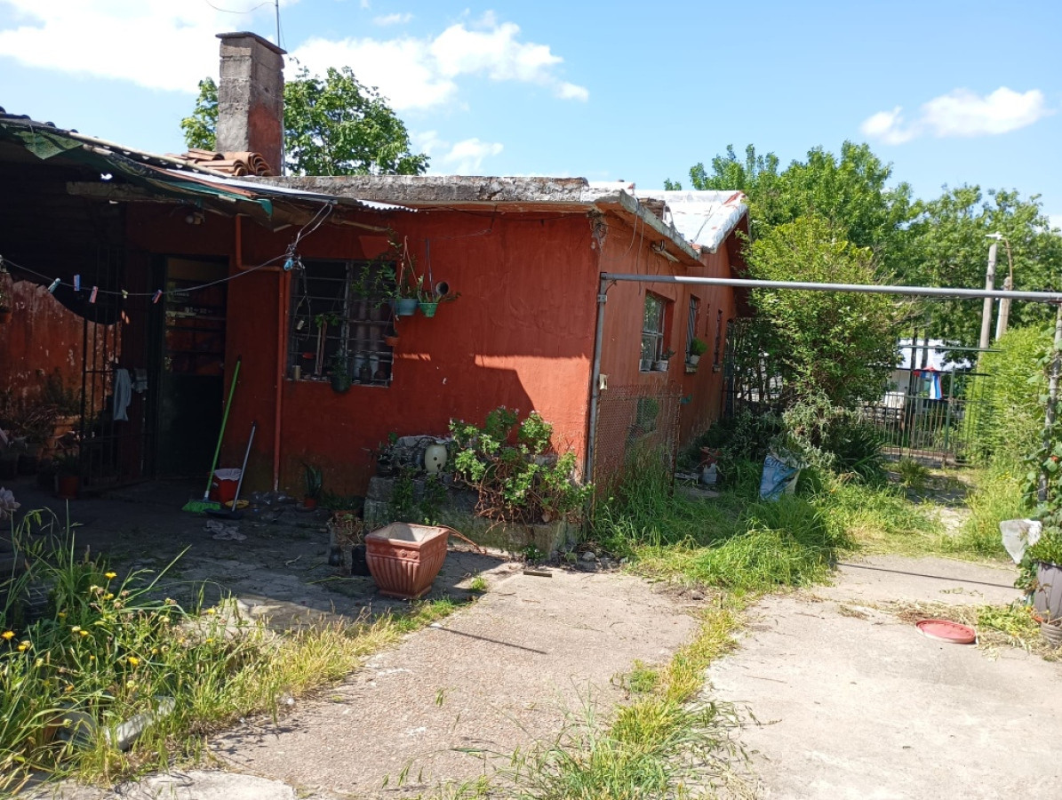 Casa ID.26 - Se Venden 2 Casas en Lezica mismo padrón 