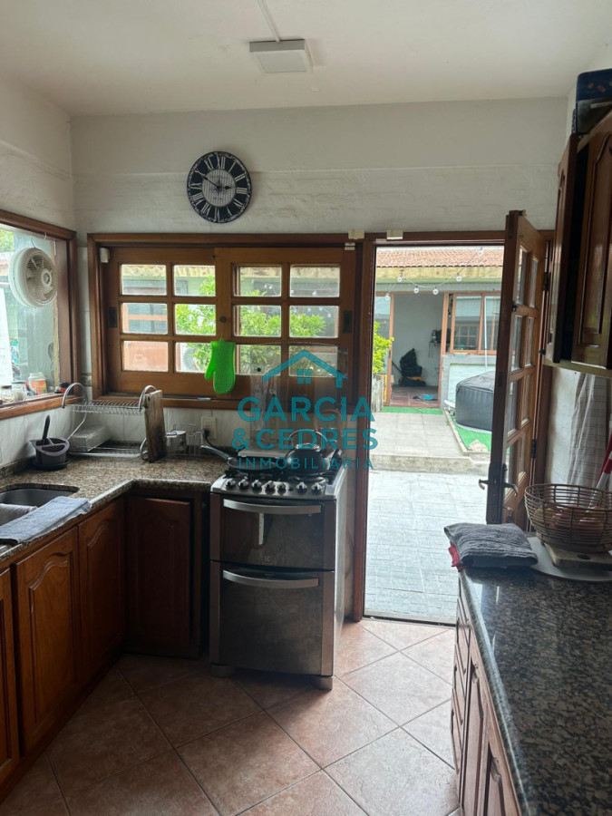 Casa ID.115 - EXCELENTE OPORTUNIDAD CASA DE 4 DORMITORIOS Y 4 BAÑOS , BARBACOA CERRADA Y MUCHO MAS EN BARRIO BIARRITZ 