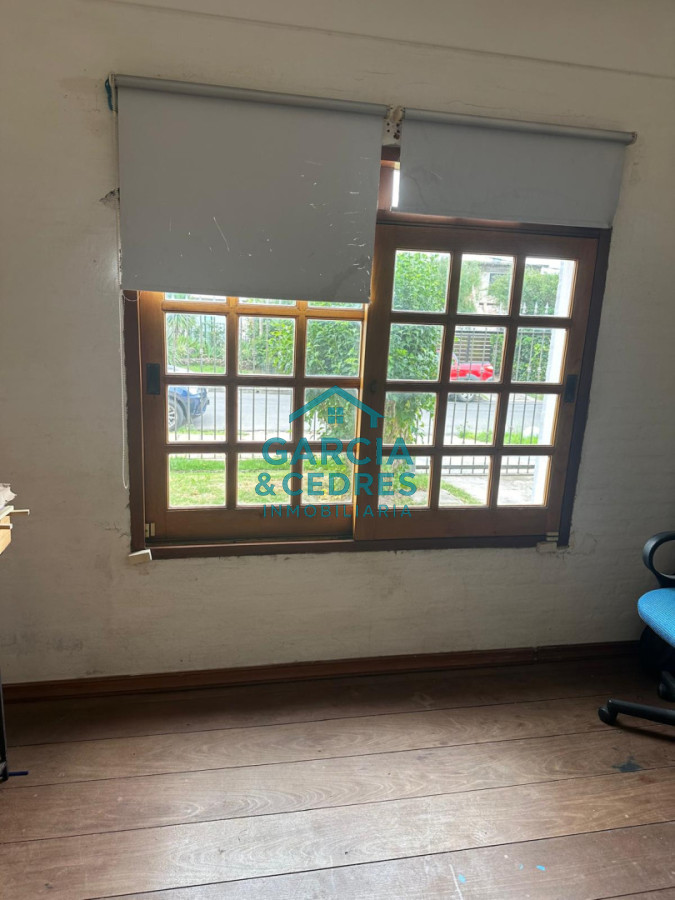 Casa ID.115 - EXCELENTE OPORTUNIDAD CASA DE 4 DORMITORIOS Y 4 BAÑOS , BARBACOA CERRADA Y MUCHO MAS EN BARRIO BIARRITZ 