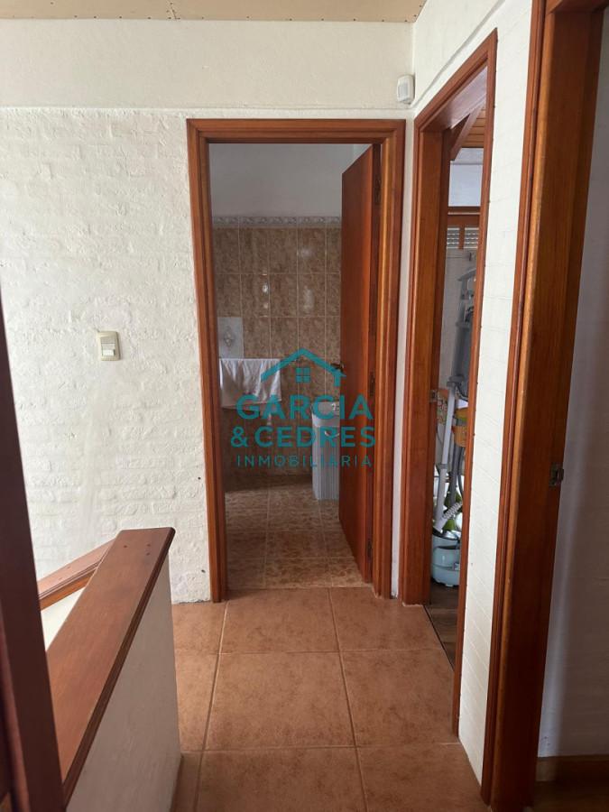 Casa ID.115 - EXCELENTE OPORTUNIDAD CASA DE 4 DORMITORIOS Y 4 BAÑOS , BARBACOA CERRADA Y MUCHO MAS EN BARRIO BIARRITZ 