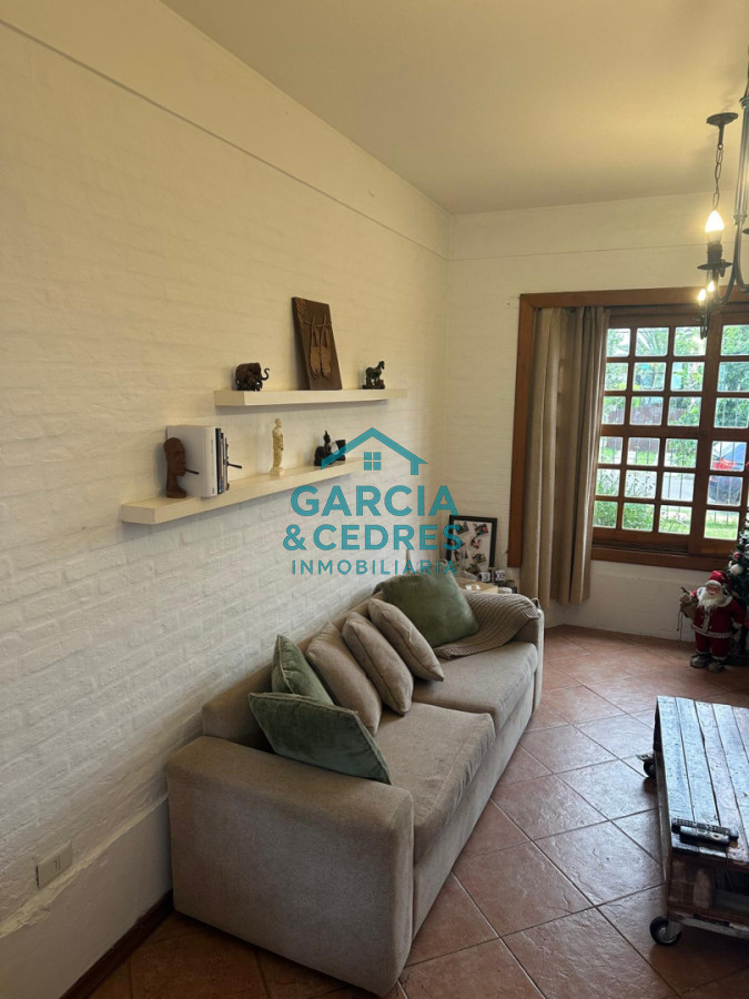 Casa ID.115 - EXCELENTE OPORTUNIDAD CASA DE 4 DORMITORIOS Y 4 BAÑOS , BARBACOA CERRADA Y MUCHO MAS EN BARRIO BIARRITZ 