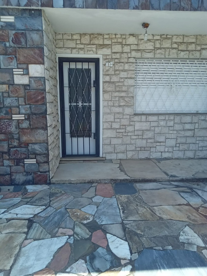 Casa ID.188 - Se Vende Buena Propiedad En Ph Al Frente. En Maroñas