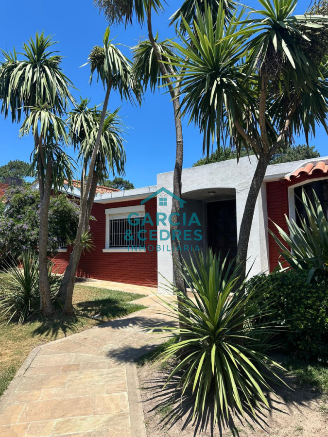 Casa ID.133 - OPORTUNIDAD EN BARRIO CANTEGRIL . VENDO CASA DE 3 DORM. Y 3 BAÑOS EN ZONA DE COLEGIOS, FACULTADES Y CENTROS DE SALUD 