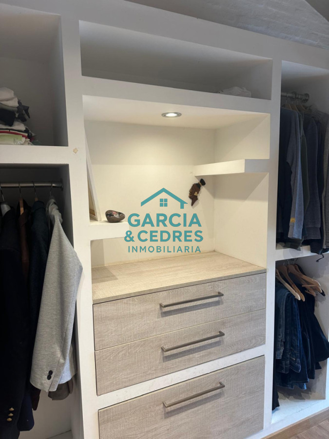 Casa ID.115 - EXCELENTE OPORTUNIDAD CASA DE 4 DORMITORIOS Y 4 BAÑOS , BARBACOA CERRADA Y MUCHO MAS EN BARRIO BIARRITZ 