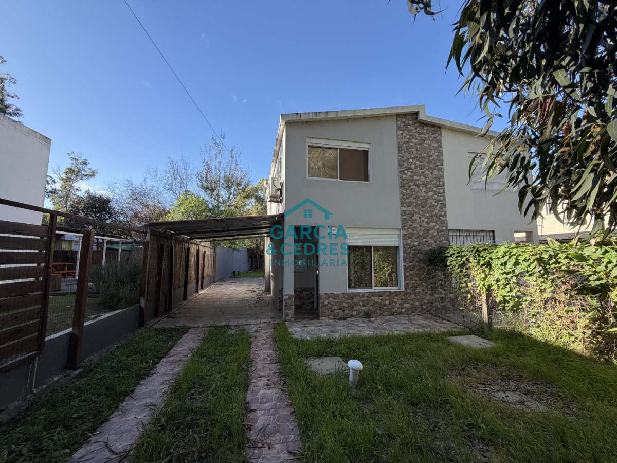 Casa ID.300 - Oportunidad en Bella Vista - Casa Amueblada de 2 Dormitorios con Parrillero y Cochera