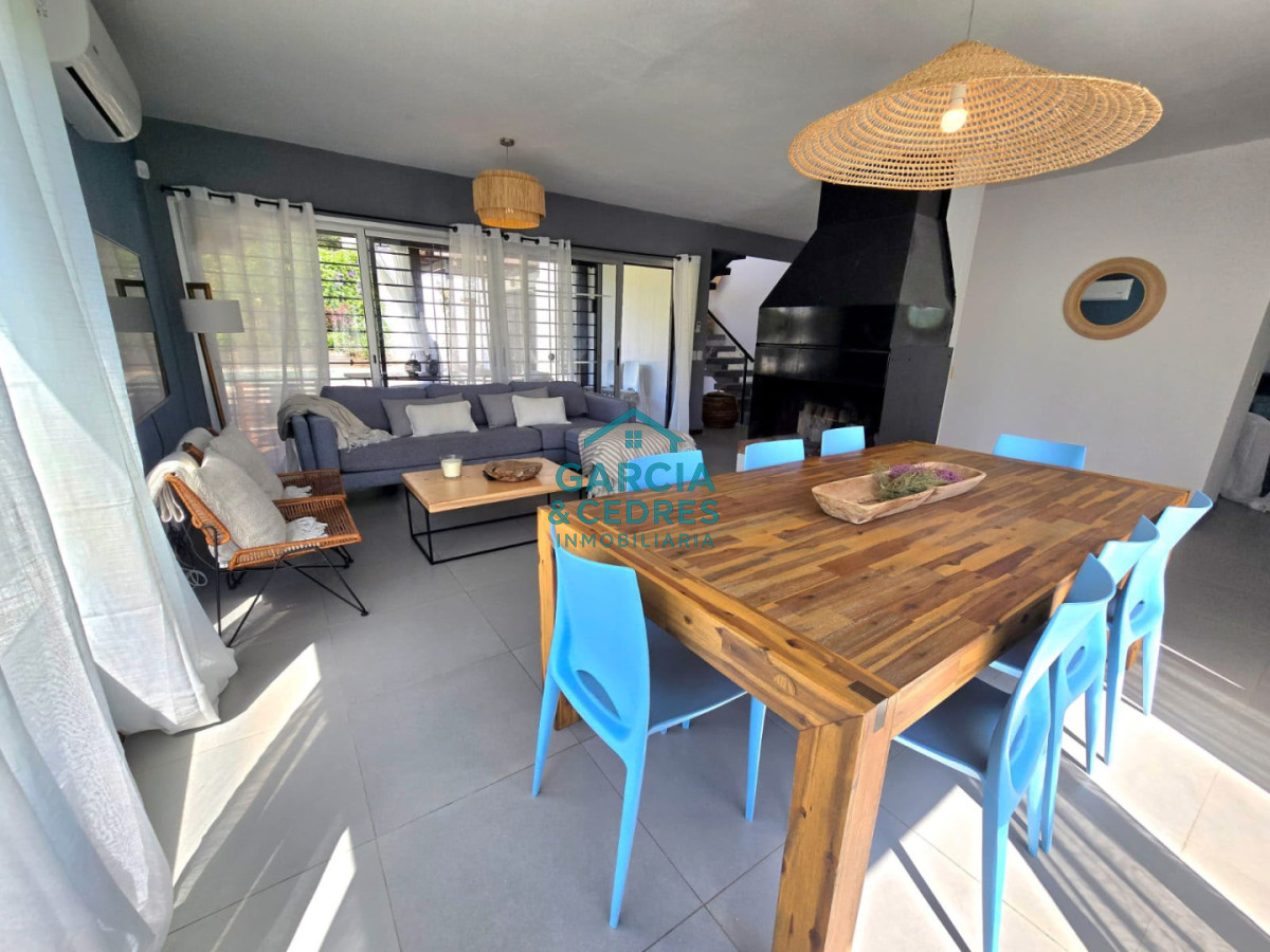 Casa ID.1391 - Alquilo Casa en Rincon del Indio  . Cuatro dormitorios y 4 baños 