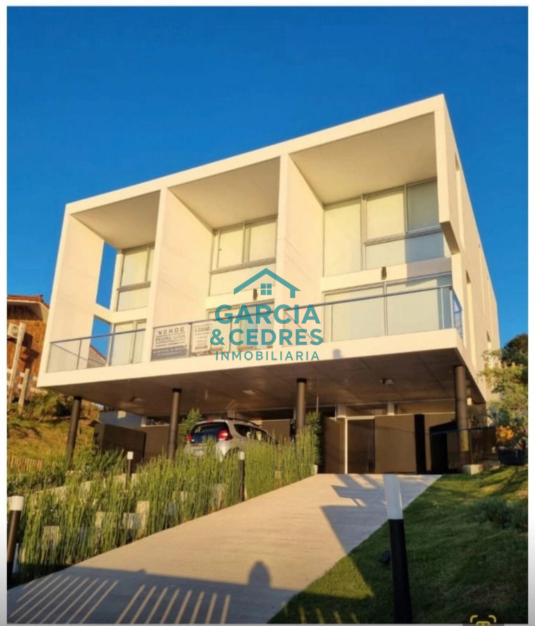 Casa ID.109 - EXCEPCIONAL CASA EN CERRO SAN ANTONIO 3 DORM Y 3 BAÑOS CON VISTAS AL MAR INIGUALABLES 