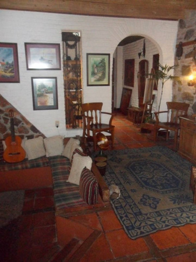 Casa ID.318 - Se Alquila Casa de 5 Dormitorios en Cordon 