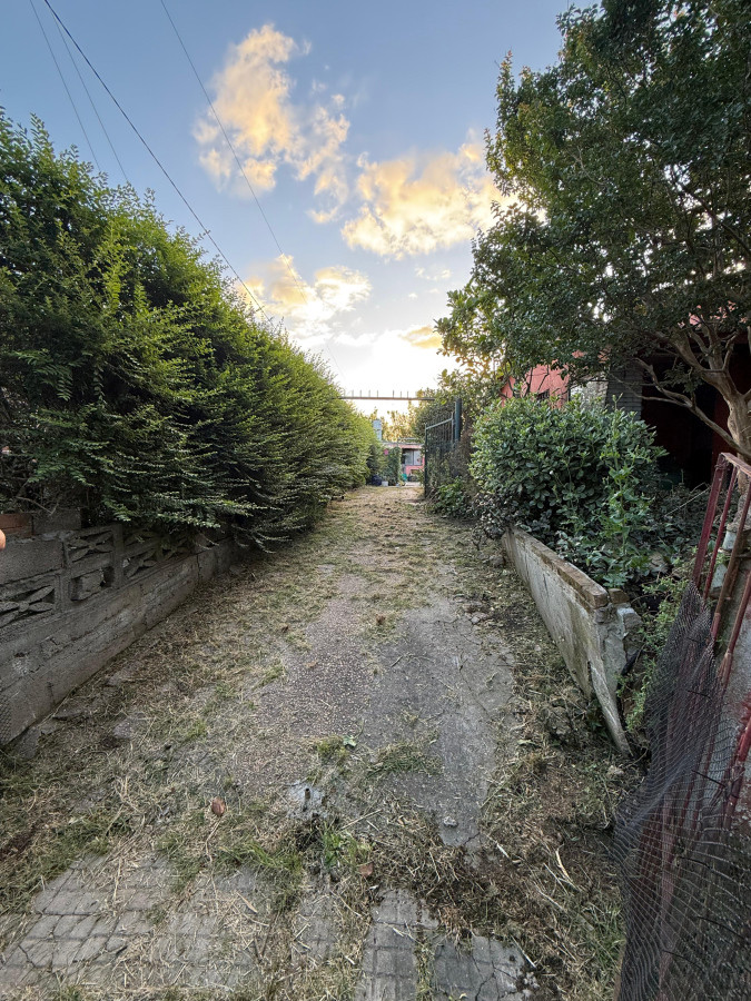 Casa ID.26 - Se Venden 2 Casas en Lezica mismo padrón 