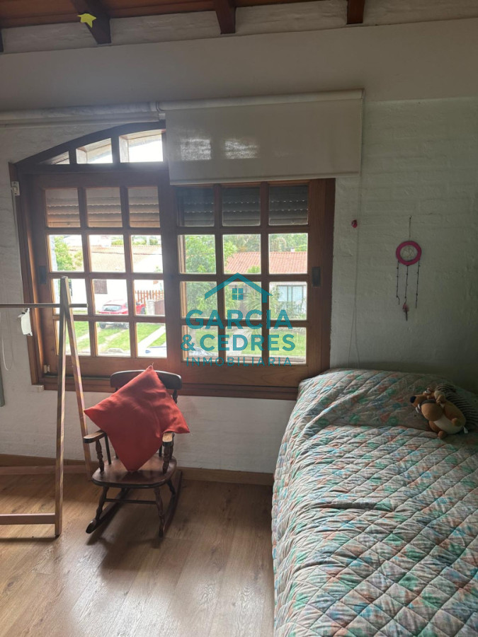 Casa ID.115 - EXCELENTE OPORTUNIDAD CASA DE 4 DORMITORIOS Y 4 BAÑOS , BARBACOA CERRADA Y MUCHO MAS EN BARRIO BIARRITZ 