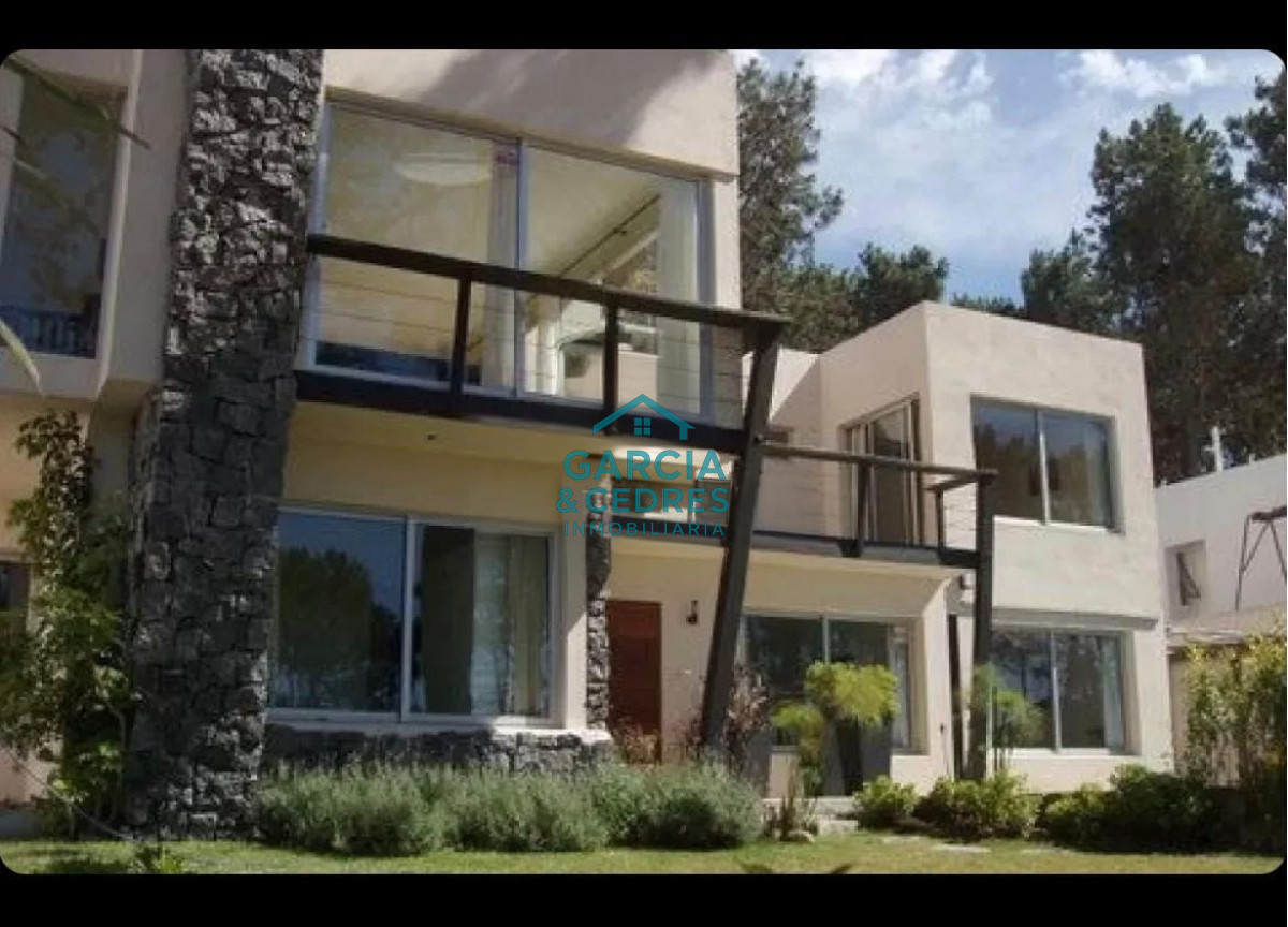 Casa ID.224 - OPORTUNIDAD VENDO CASA EN MONTOYA 5 DORM + SERVICIO. EXCELENTE OPCION EN LUGAR DE PLENO CRECIMIENTO