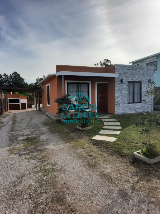 Casa ID.38 - Oportunidad en Las Flores a solo 200 mts de la playa . Casa A estrenar con piscina de 2 dormitorios y un baño 