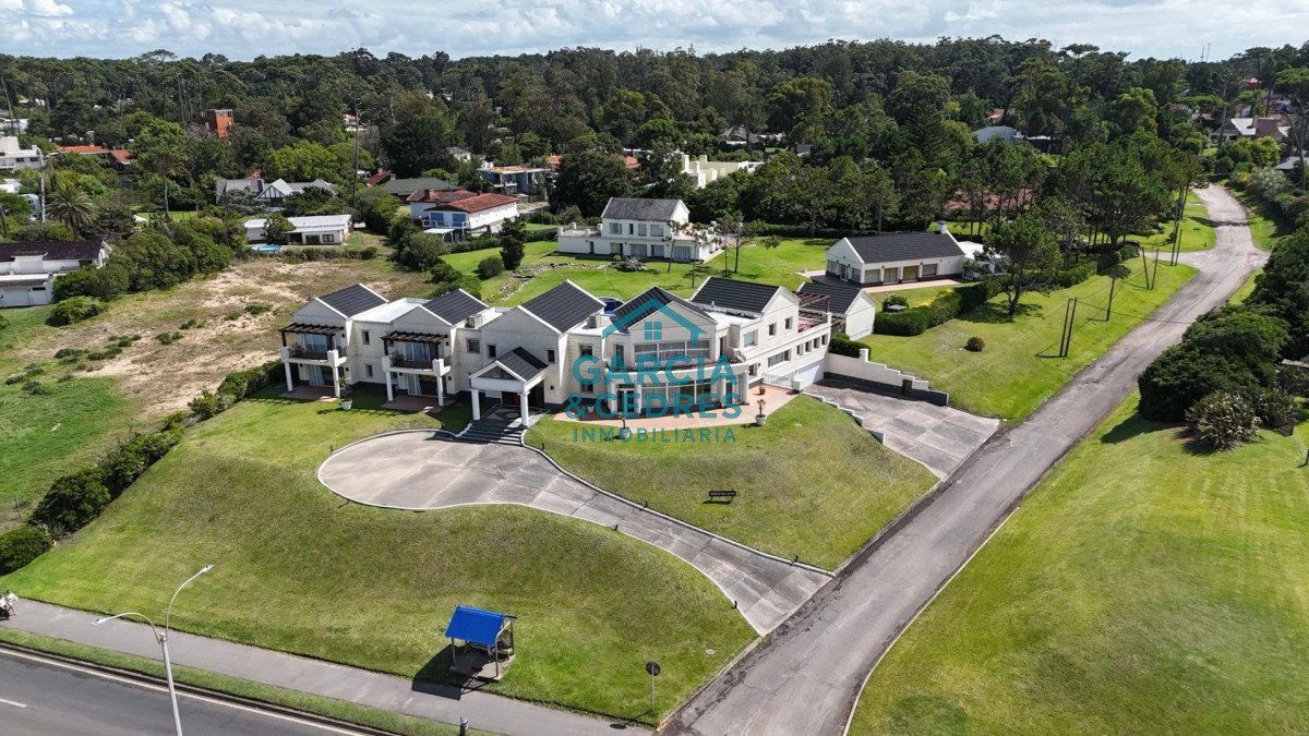 Casa ID.191 - Mansión de Ultra Lujo en Primera Línea al Mar - Playa Mansa