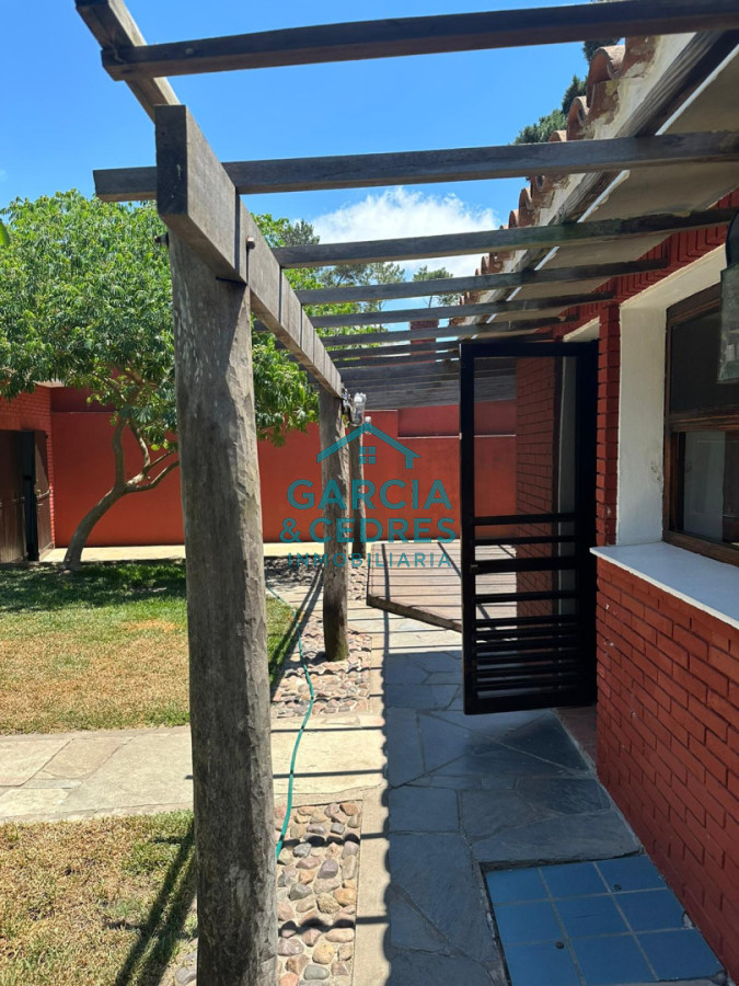 Casa ID.133 - OPORTUNIDAD EN BARRIO CANTEGRIL . VENDO CASA DE 3 DORM. Y 3 BAÑOS EN ZONA DE COLEGIOS, FACULTADES Y CENTROS DE SALUD 