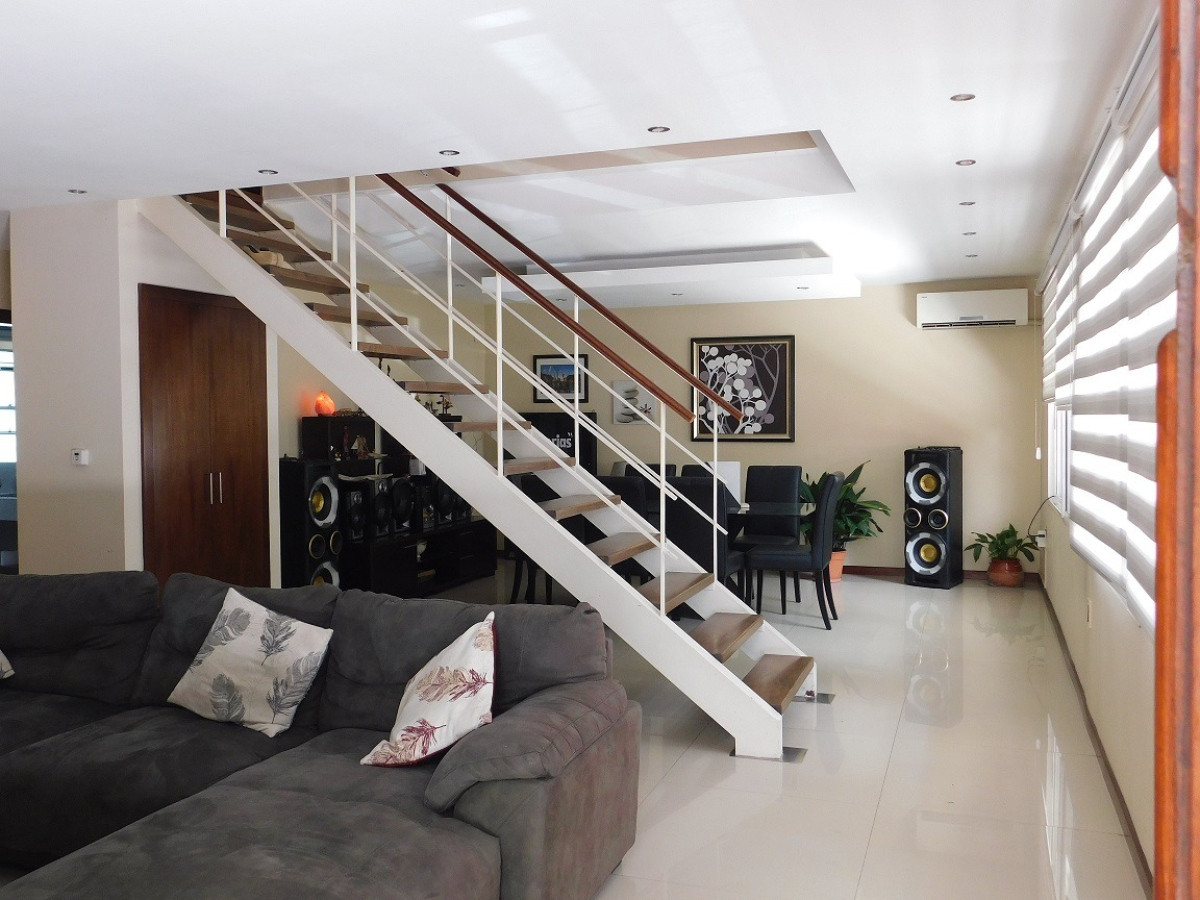 Casa ID.134 - Se Vende Sobre Caramuru En El Corazon De Punta Gorda Regia Casa En Impecable Estado Lista Para Entrar 6 Dormitorios 4 Baños Con La Mas Alta Seguridad