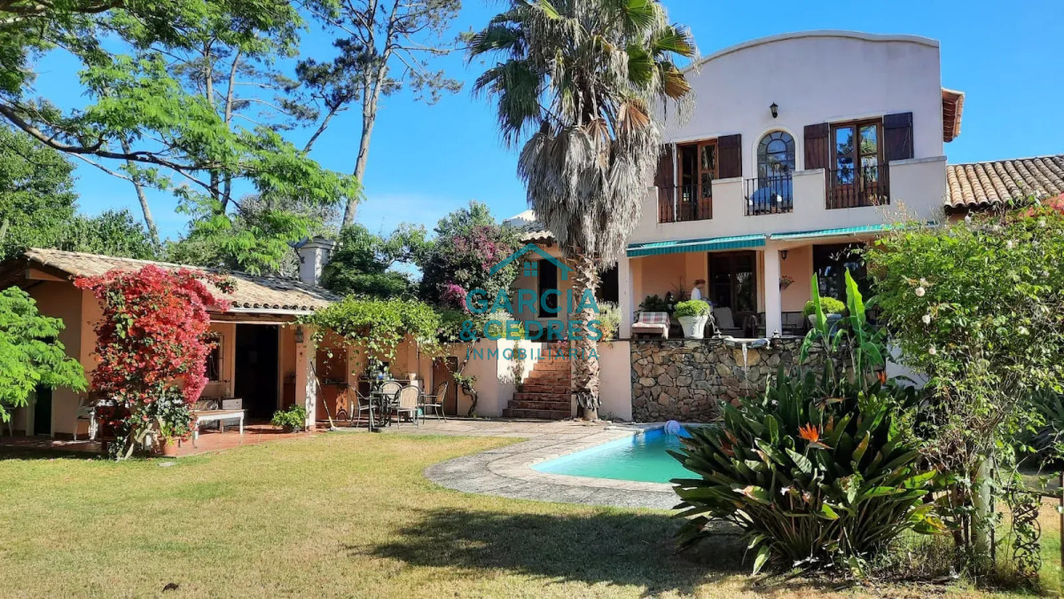 Casa ID.823 - Casa con piscina y gran jardín - Jardines de Cordoba, Punta del Este