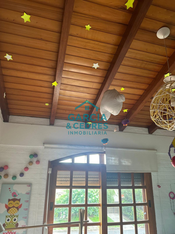 Casa ID.115 - EXCELENTE OPORTUNIDAD CASA DE 4 DORMITORIOS Y 4 BAÑOS , BARBACOA CERRADA Y MUCHO MAS EN BARRIO BIARRITZ 