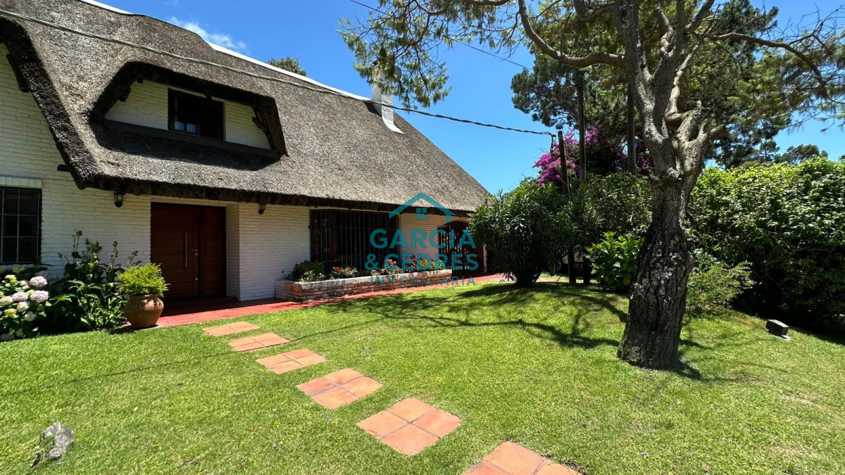 Casa ID.33 - Vendo Excepcional Chalet de 4 Dorm y 4 baños en San Rafael Zona del Hotel Cipriani muy valorada 