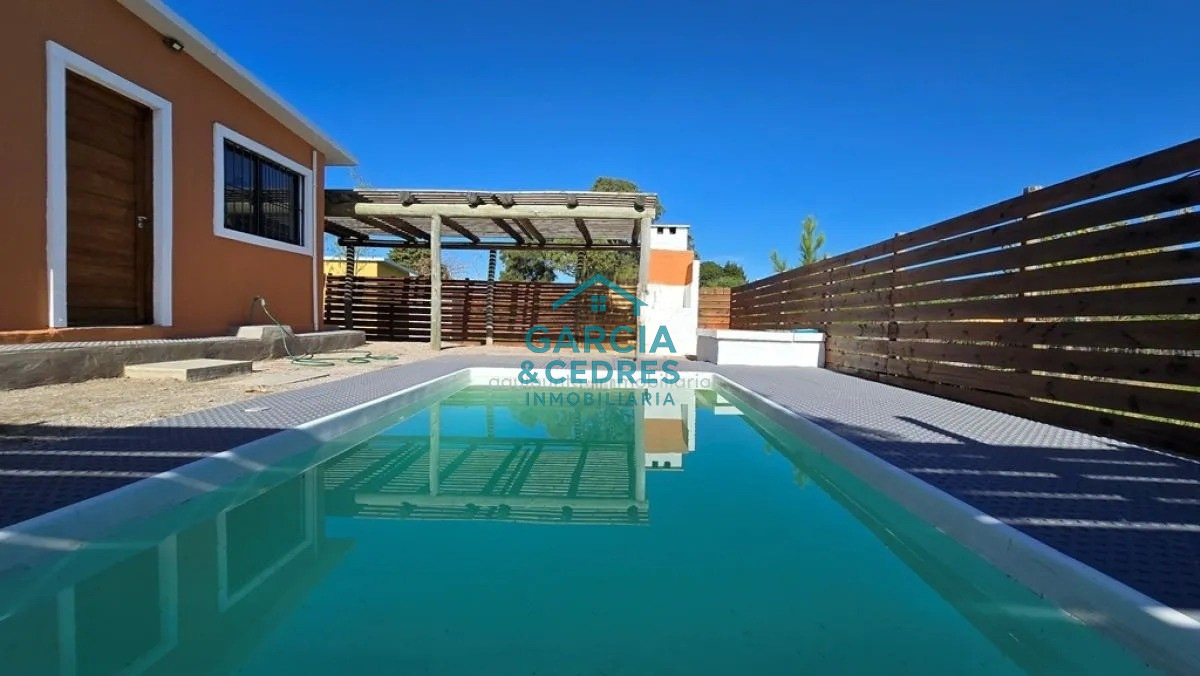 Casa ID.38 - Oportunidad en Las Flores a solo 200 mts de la playa . Casa A estrenar con piscina de 2 dormitorios y un baño 