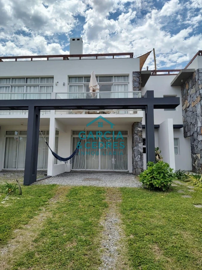 Casa ID.57 - Oportunidad de Alquiler de Verano Casa de 3 dormitorios y 2 baños a Pasos de la Playa Bikini .C