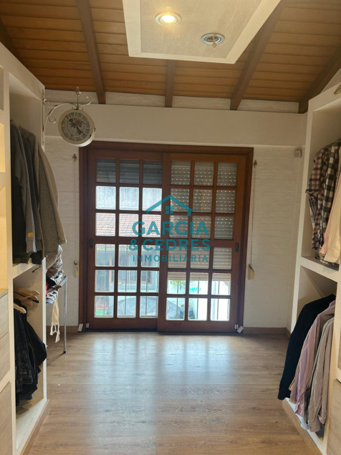 Casa ID.115 - EXCELENTE OPORTUNIDAD CASA DE 4 DORMITORIOS Y 4 BAÑOS , BARBACOA CERRADA Y MUCHO MAS EN BARRIO BIARRITZ 