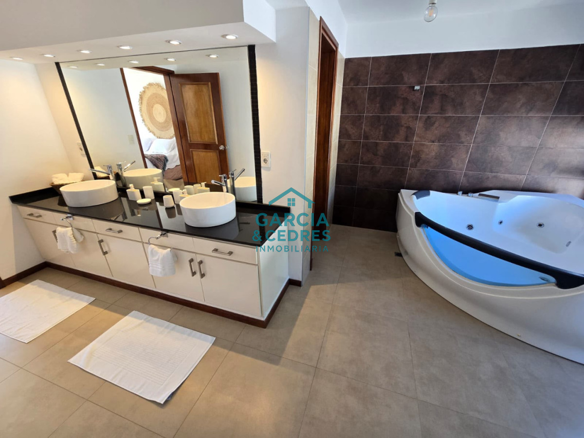 Casa ID.1391 - Alquilo Casa en Rincon del Indio  . Cuatro dormitorios y 4 baños 