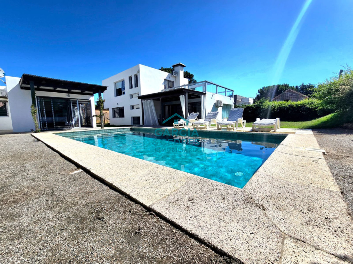 Casa ID.1391 - Alquilo Casa en Rincon del Indio  . Cuatro dormitorios y 4 baños 