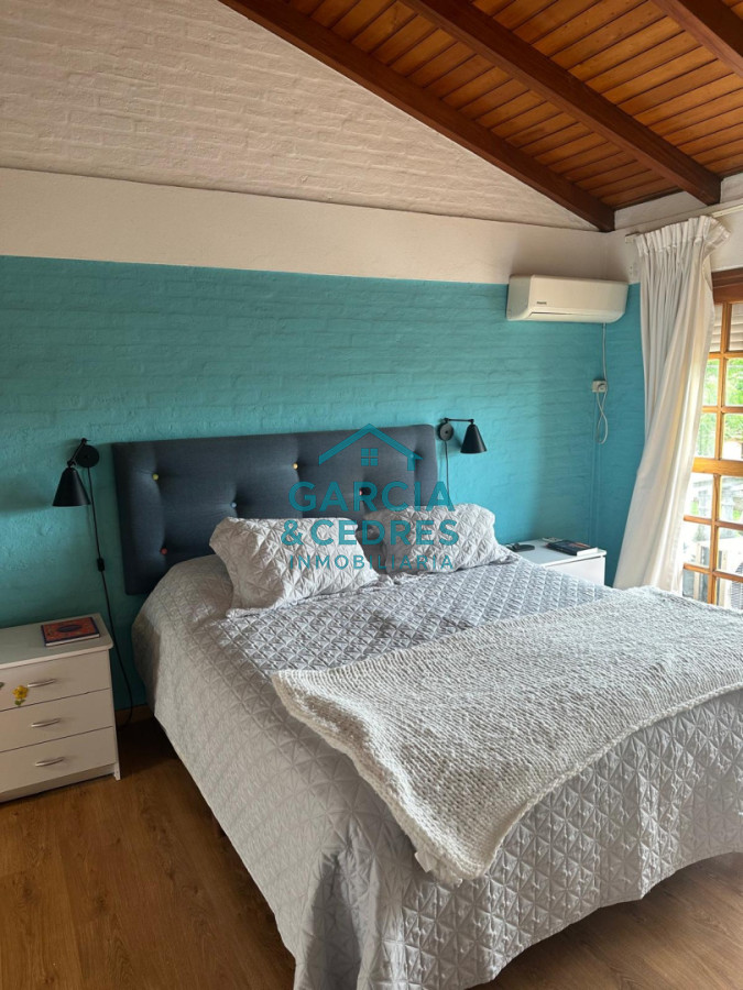 Casa ID.115 - EXCELENTE OPORTUNIDAD CASA DE 4 DORMITORIOS Y 4 BAÑOS , BARBACOA CERRADA Y MUCHO MAS EN BARRIO BIARRITZ 