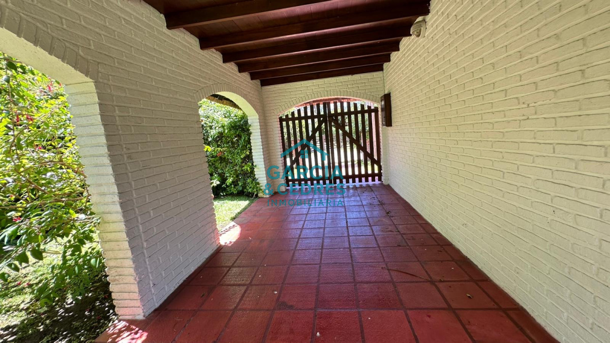 Casa ID.33 - Vendo Excepcional Chalet de 4 Dorm y 4 baños en San Rafael Zona del Hotel Cipriani muy valorada 