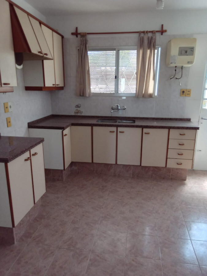 Casa ID.188 - Se Vende Buena Propiedad En Ph Al Frente. En Maroñas